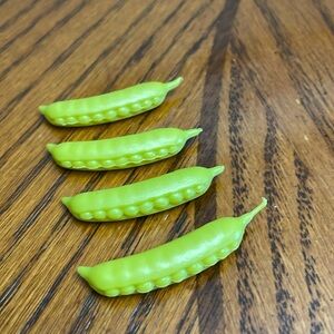 Vintage 1980s Blow Mold Hollow Plastic Pea Pods 🫛 Vegetable Earrings Crafts